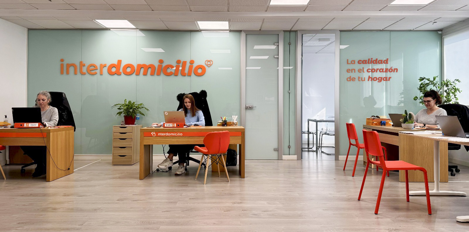 Interdomicilio premiada como la mejor franquicia de servicios de España en los Premios nacionales de la franquicia.